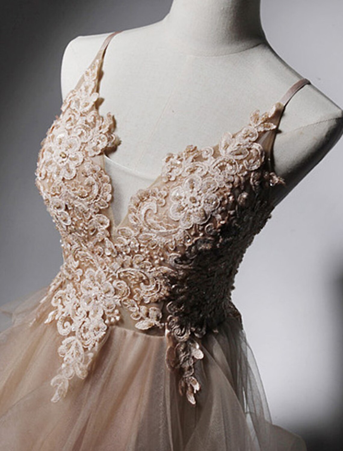 Abiti da ballo a trapezio con schiena scoperta, abiti da cerimonia formali, lunghezza al pavimento, senza maniche, spalline sottili, in pizzo con applicazioni di volant