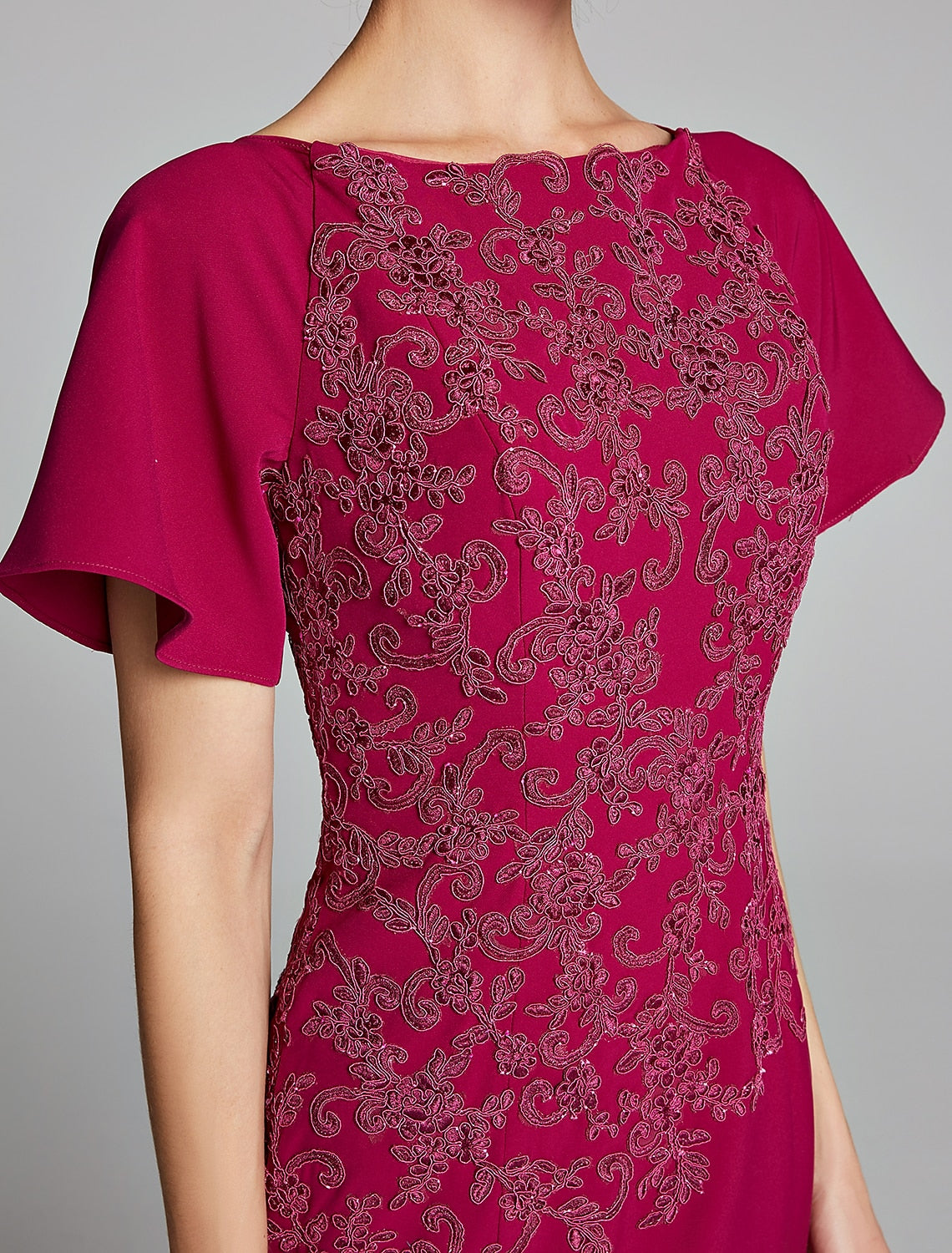 Abito da madre della sposa a sirena/tromba, scollo a barca, lunghezza pavimento, in chiffon e pizzo, maniche corte con spacco frontale in pizzo