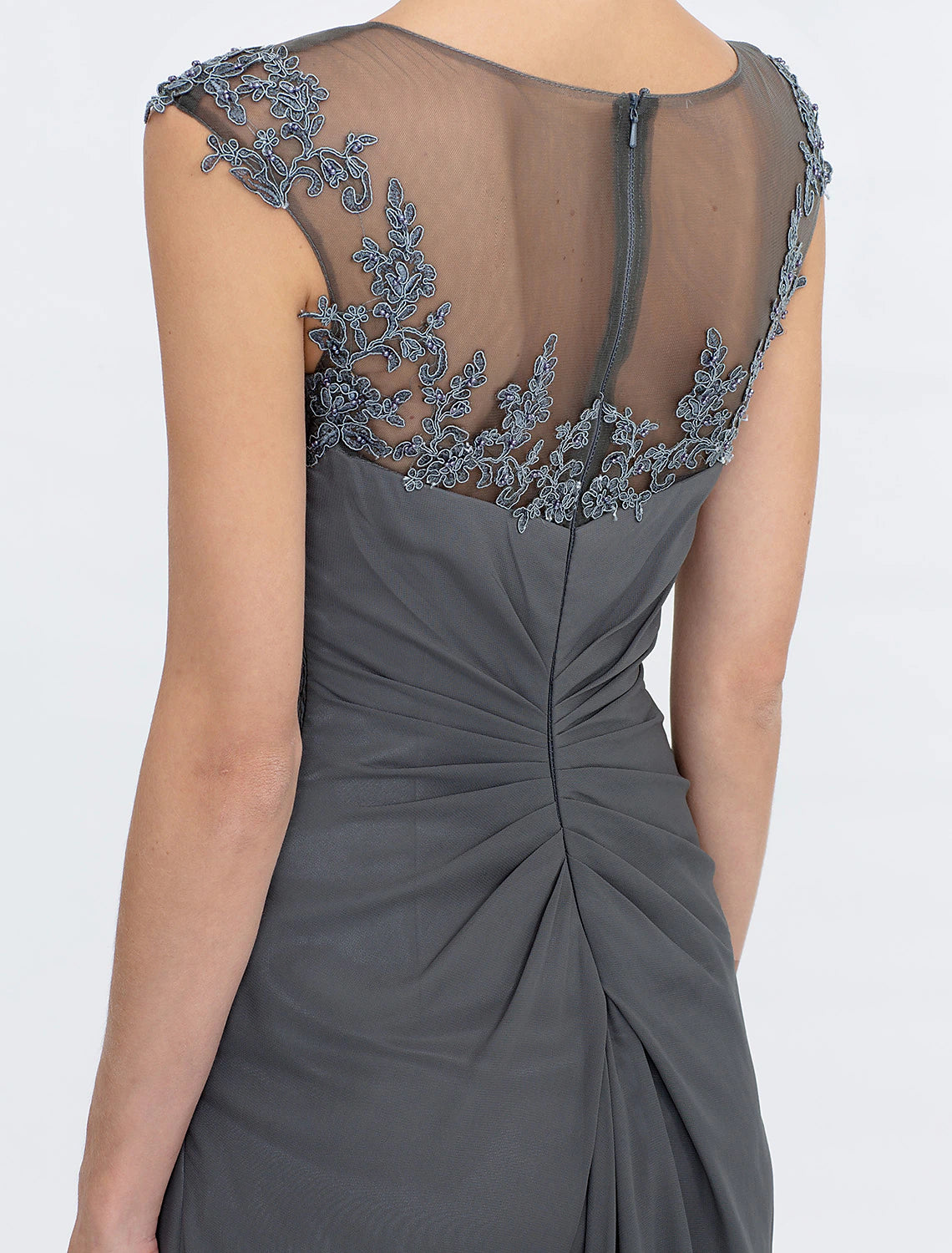 Abito da cerimonia per la madre della sposa, a trapezio, elegante, trasparente, con scollo a barchetta, lunghezza al pavimento, in chiffon e pizzo, senza maniche, con drappeggio laterale.