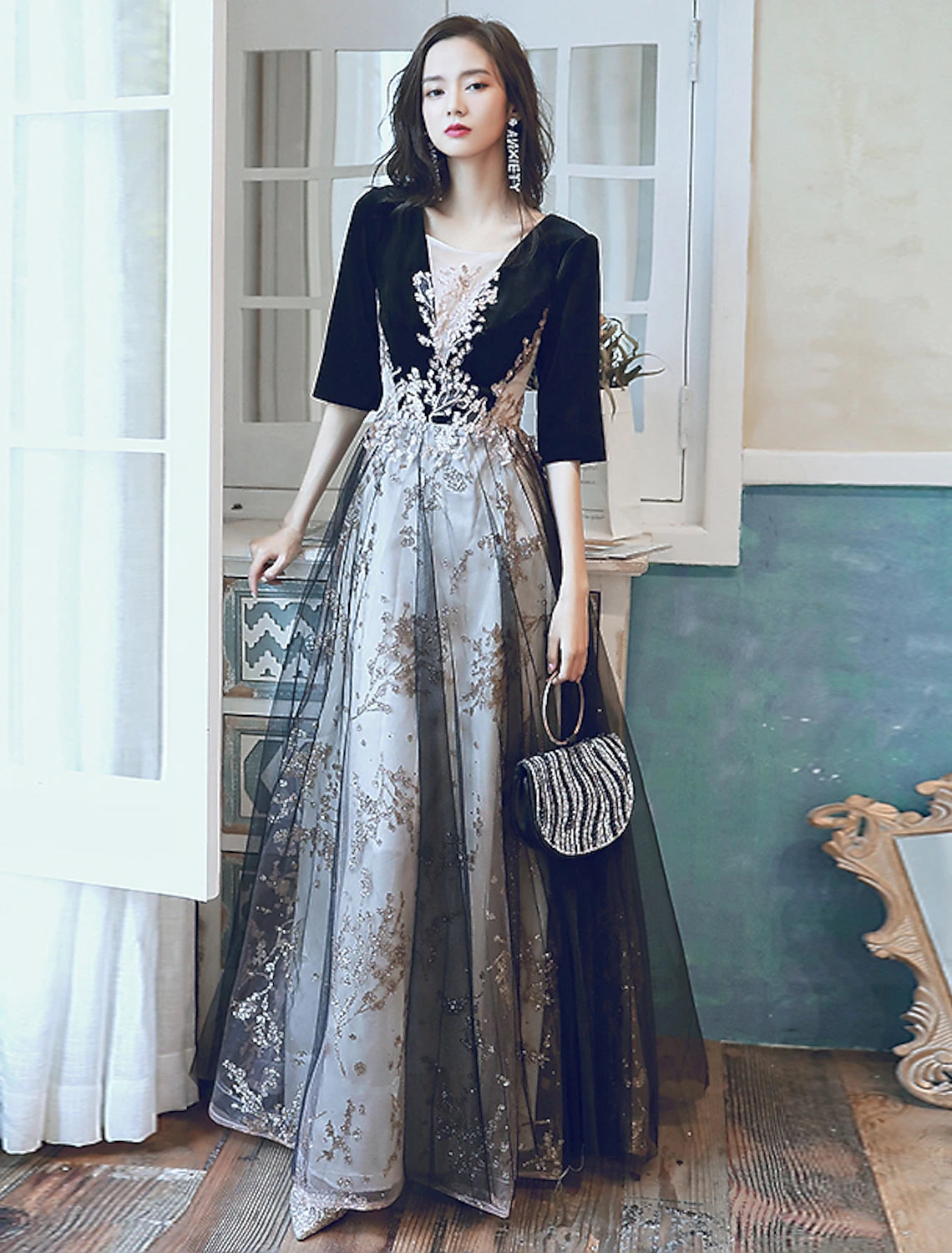 Vestido de fiesta formal de noche con corte A y brillantes, escote ilusión, media manga, largo hasta el suelo, de terciopelo con apliques de lentejuelas