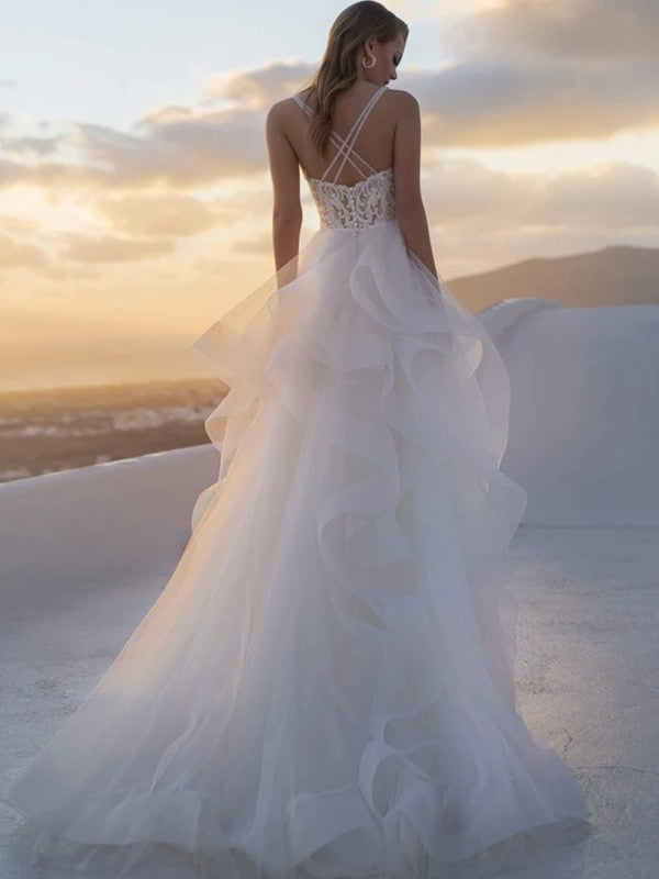 Vestido de novia de corte princesa, con escote en V, encaje transparente, tirantes finos, sin mangas y cola de cepillo.