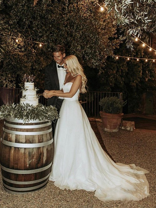 Vestidos de novia de corte A/princesa, de organza, con volantes, escote corazón, sin mangas y cola larga