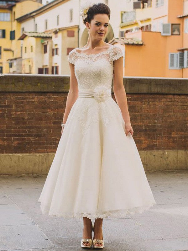 Vestidos de novia de corte A/princesa, con tul, encaje, escote redondo, mangas cortas y largo hasta la rodilla