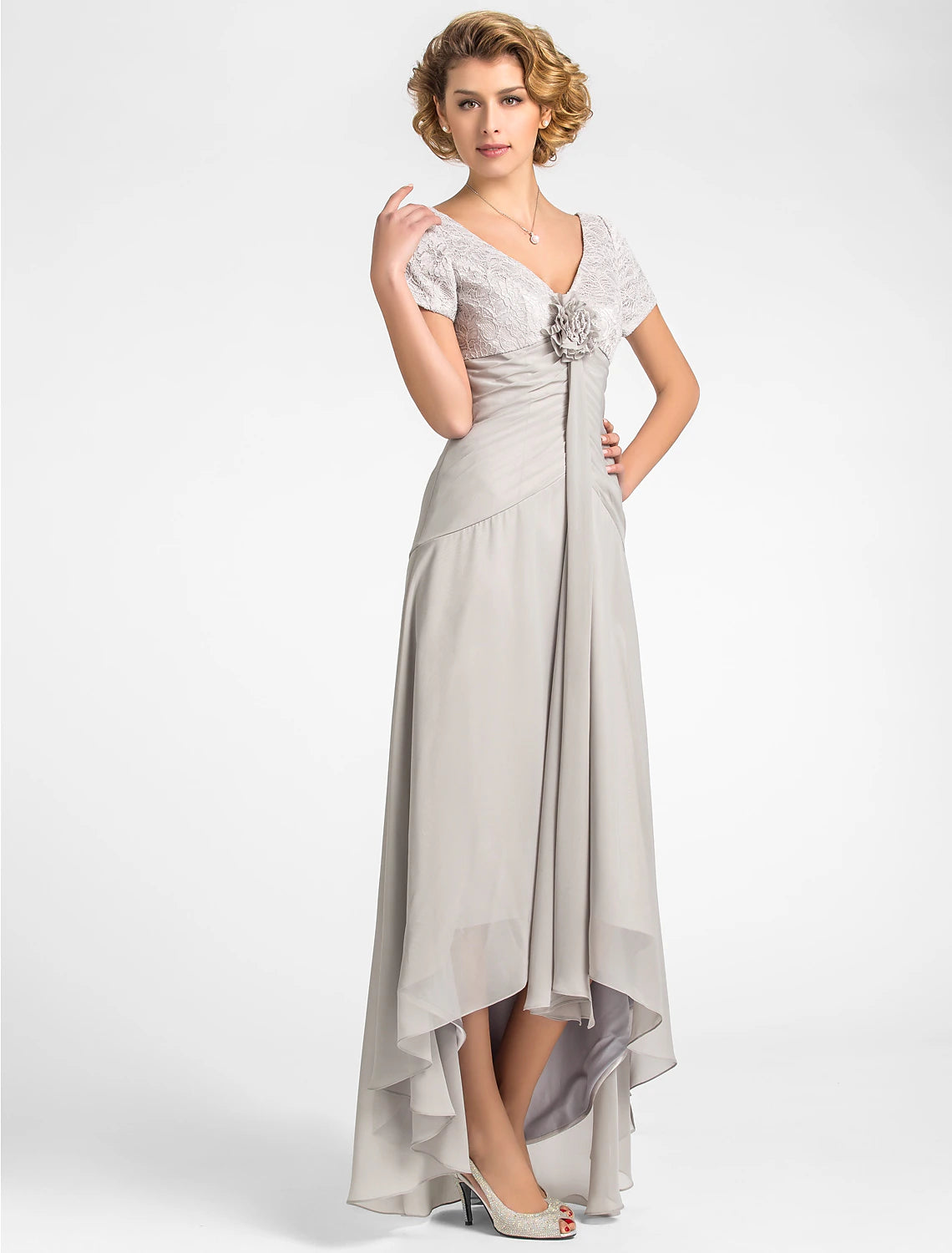 Abito da madre della sposa a trapezio con scollo a V asimmetrico, in chiffon, a maniche corte, con pieghe e fiori