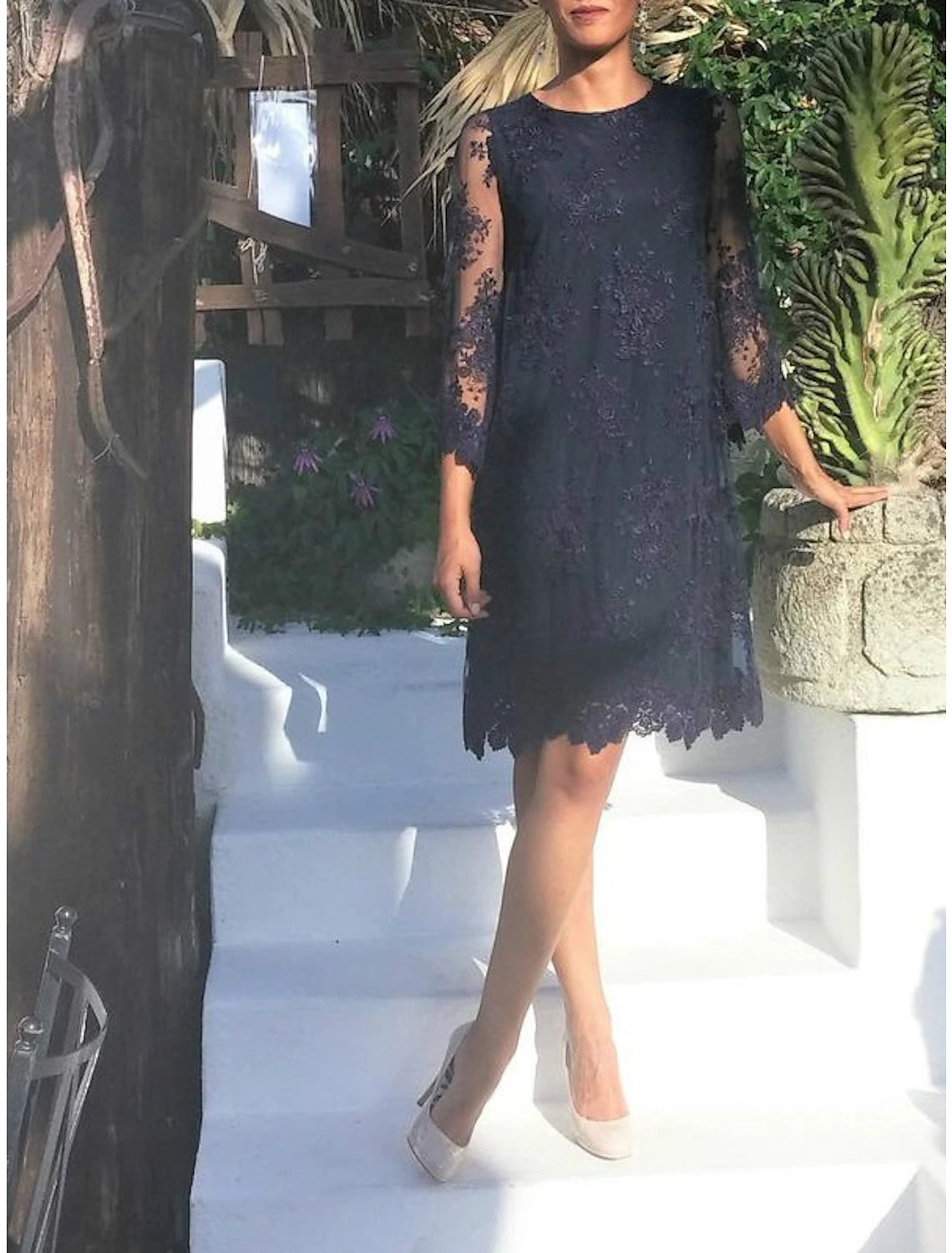 Abito da cerimonia per la madre della sposa, a tubino, con scollo a cuore, corto/mini, in tulle di pizzo, maniche a 3/4 con applicazioni