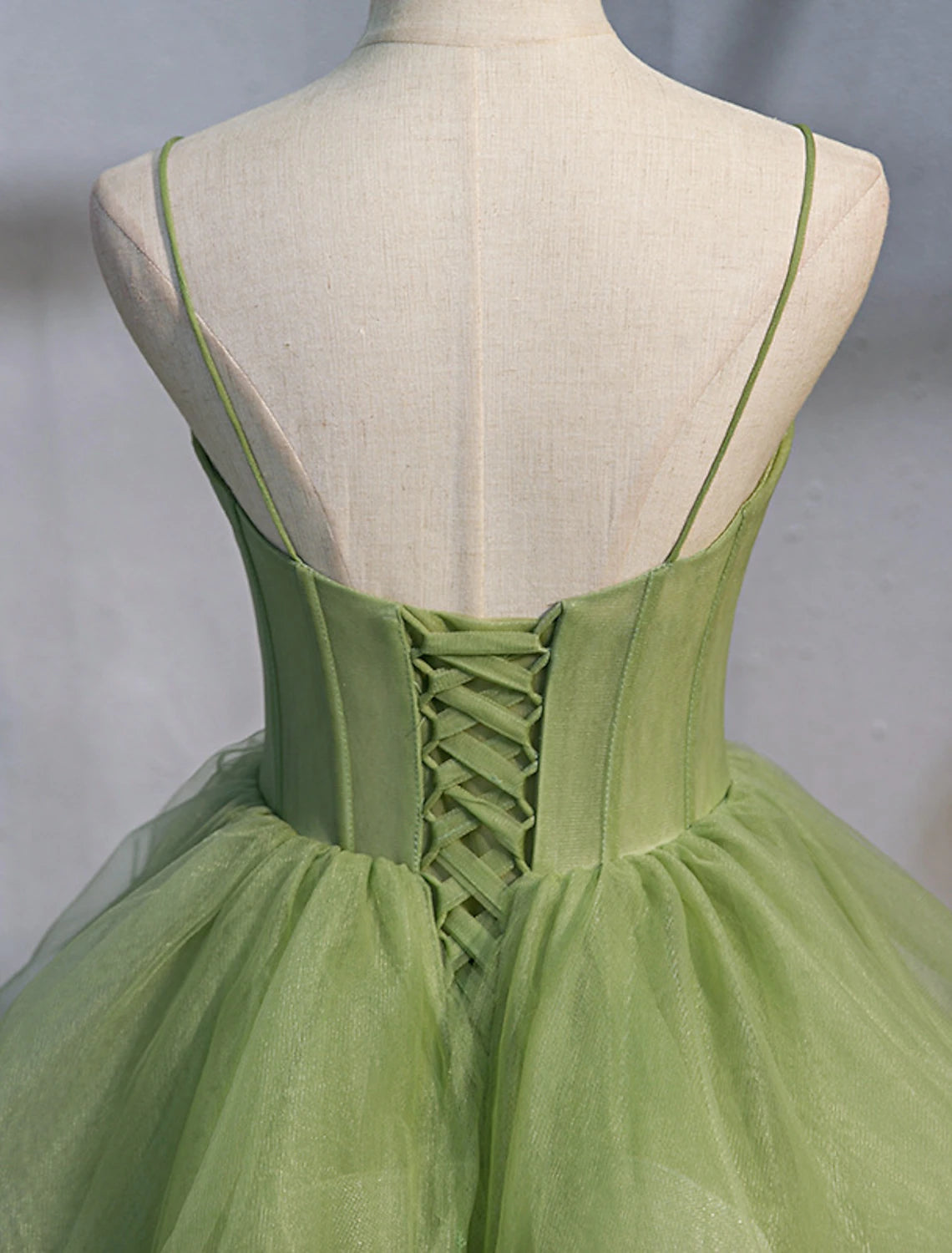 Vestido de quinceañera elegante, vestido de fiesta, dulce 16, cola de corte, sin mangas, tirantes finos, tul con volantes