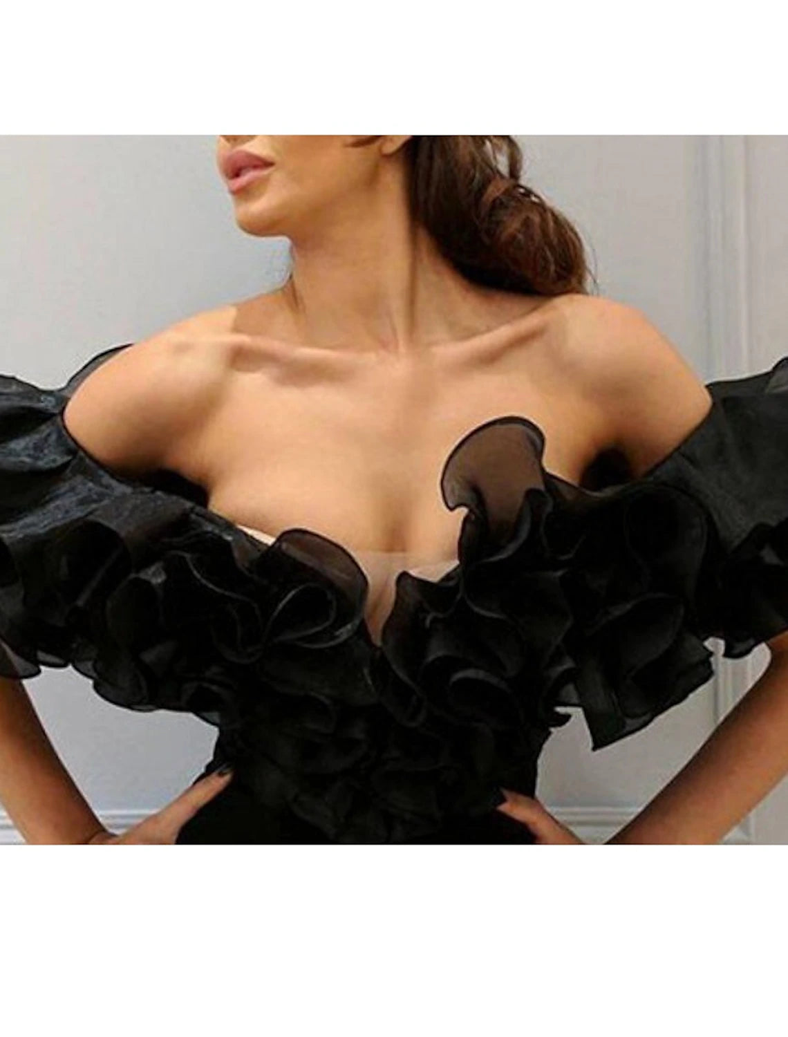 Vestido elegante de noche formal con corte en forma de tubo, hombros descubiertos, manga corta, largo hasta el suelo, de gasa con abertura frontal y volantes en cascada 2025