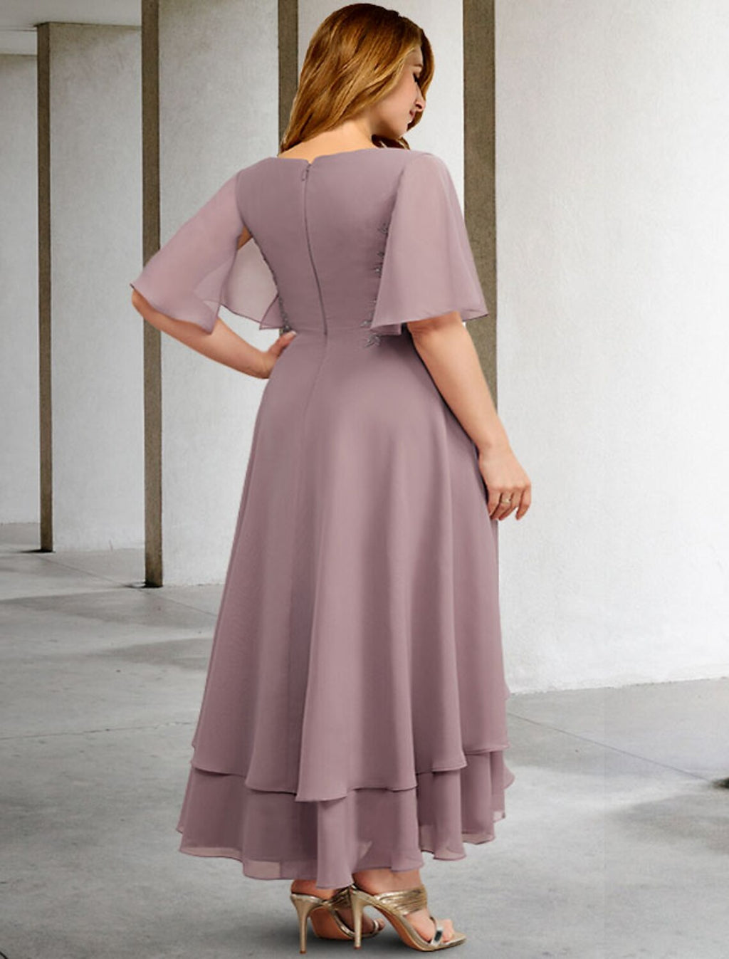 Abiti da sposa a trapezio per la madre della sposa, taglie forti, eleganti, con scollo a V, asimmetrici, maniche corte, in chiffon con applicazioni di volant