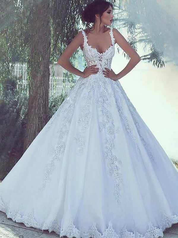 Vestidos de novia de satén con encaje y cola larga, sin mangas y corte de baile