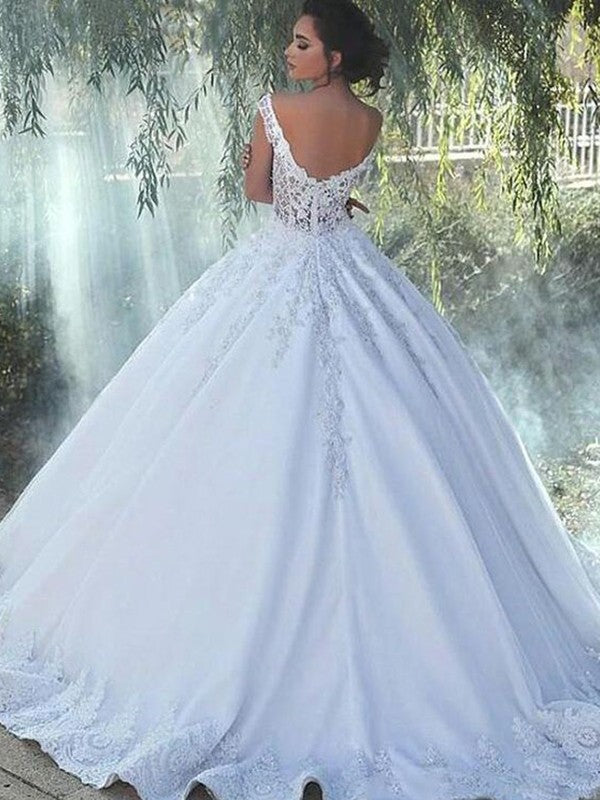 Vestidos de novia de satén con encaje y cola larga, sin mangas y corte de baile