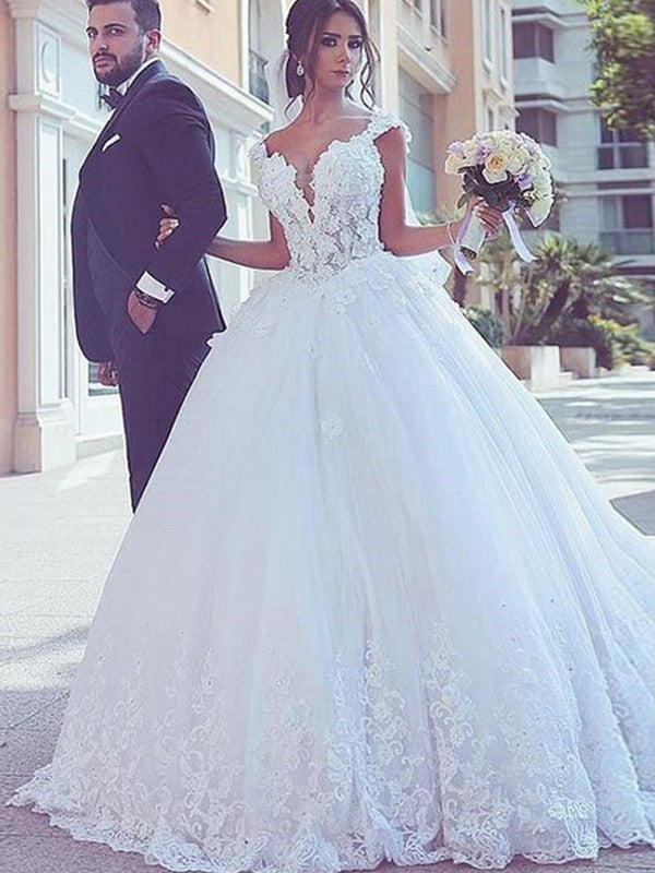 Vestidos de novia de tul con encaje y cola larga, sin mangas y escote corazón