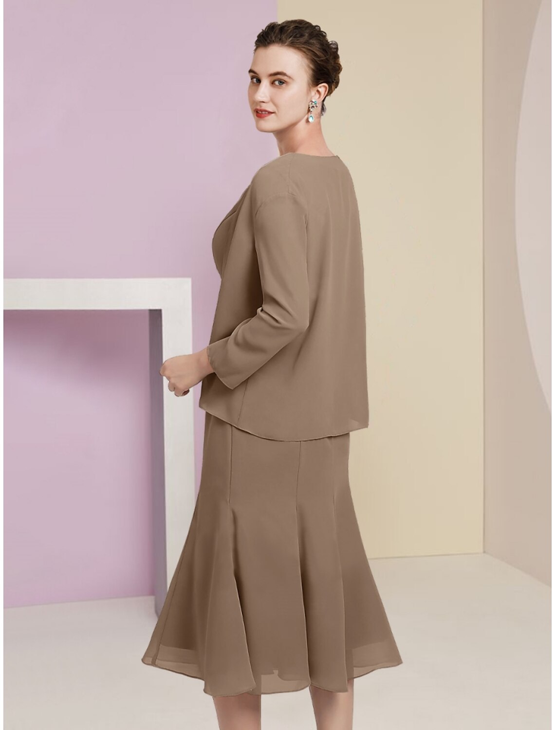 Vestido de sirena/trompeta para madre de la novia, elegante, para invitada de boda, escote redondo, largo hasta la rodilla, de gasa, manga larga con fruncido de cristales