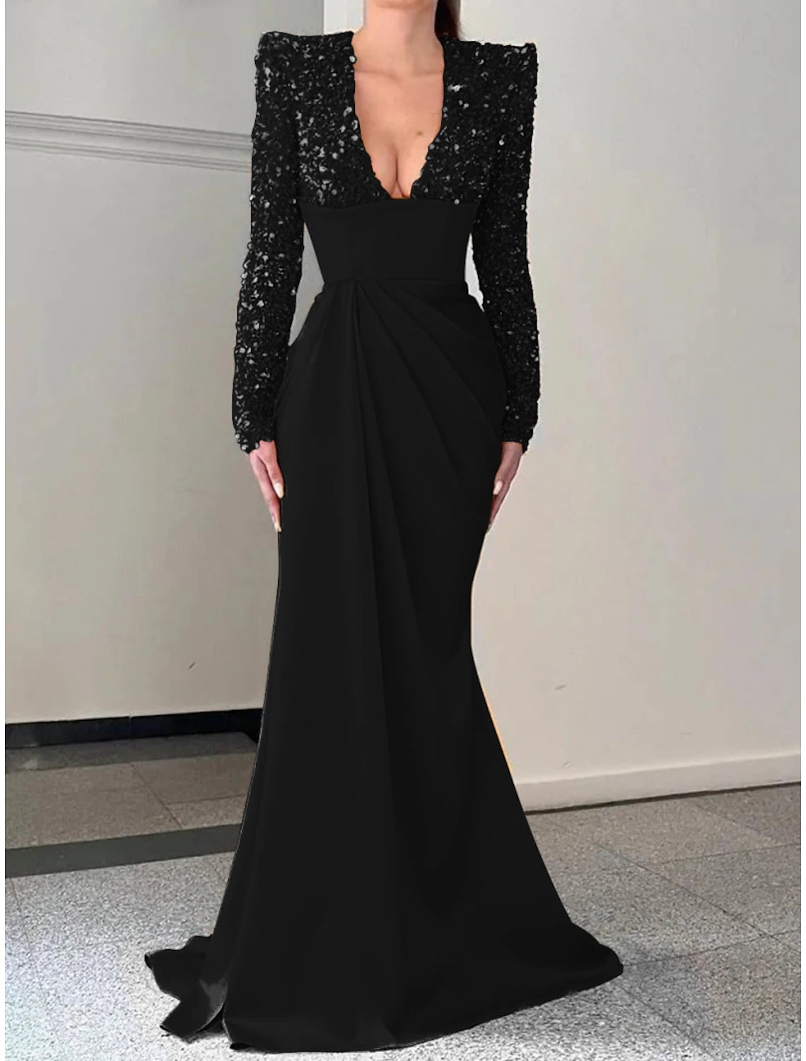 Vestido de noche elegante de sirena/trompeta, formal, con cola larga y escote en V, de satén con pliegues y lentejuelas