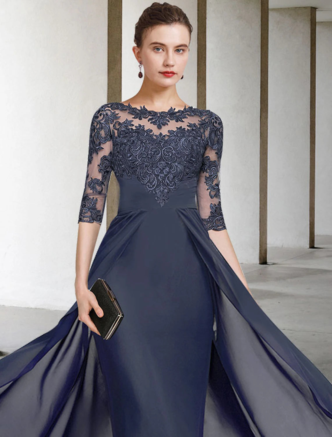 Abito da madre della sposa a tubino/colonna, elegante, taglie forti, con scollo a V, lunghezza al pavimento, in chiffon, pizzo, mezza manica con applicazioni arricciate
