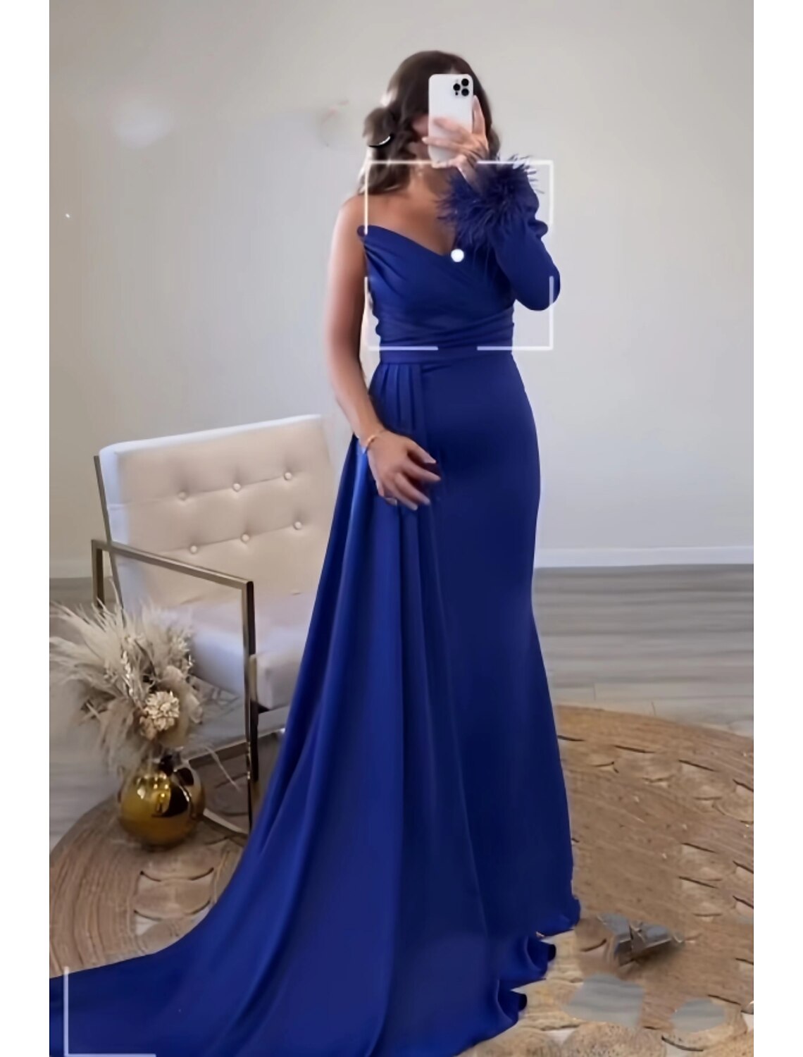 Abito da sera a trapezio, abito da festa, formale, autunnale, con strascico a ruota, manica lunga, monospalla, in raso con spacco arricciato e piume