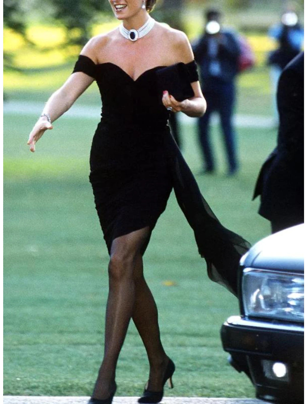 Vestido de fiesta estilo celebridad, corte tubo/columna, corto/mini, sin mangas, hombros descubiertos, de gasa con fruncido, para regreso a casa y cóctel, 2025