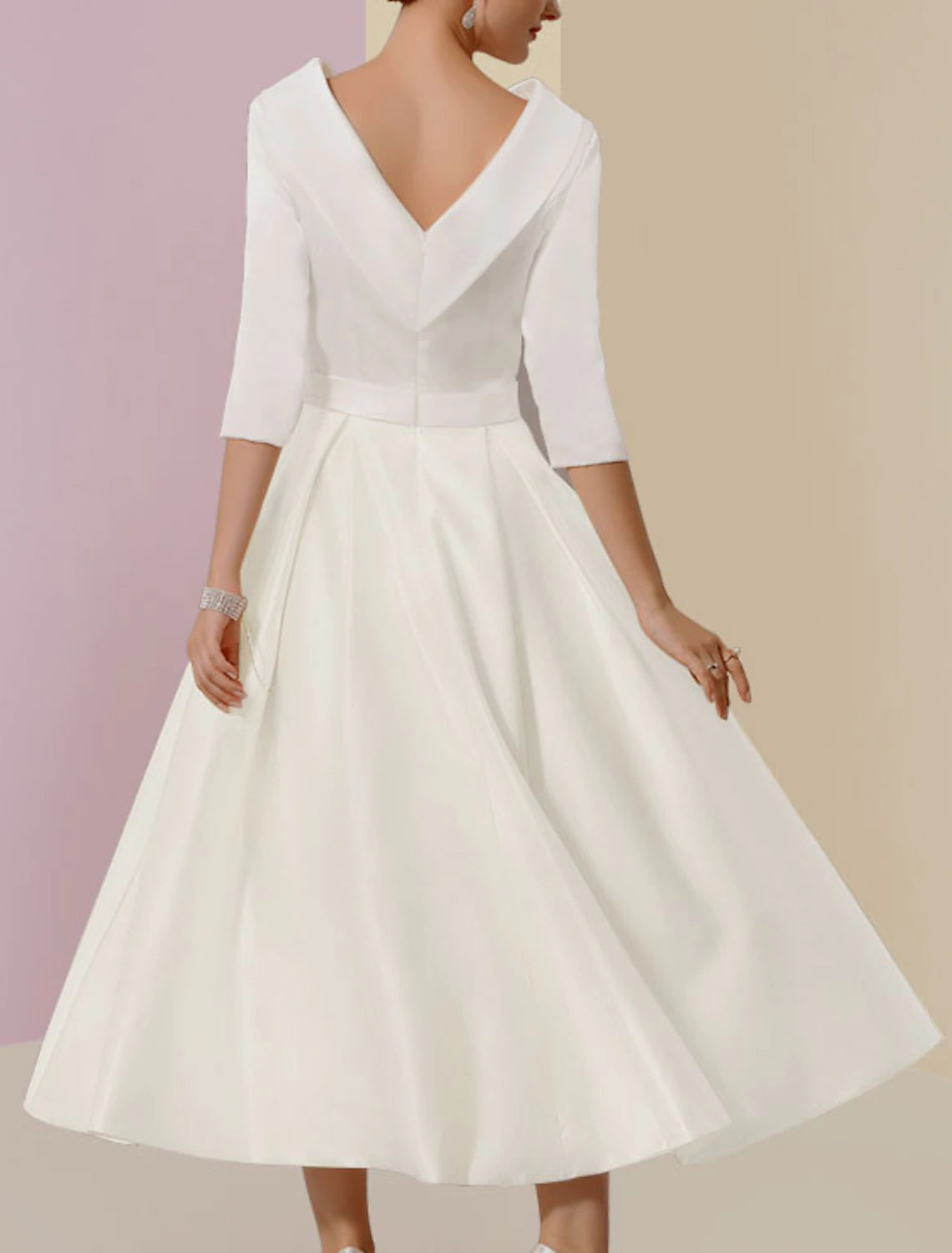 Abito da cerimonia per la madre della sposa, a trapezio, elegante, stile vintage, con scollo gioiello, lunghezza tè, in charmeuse, mezza manica, con pieghe e cristalli