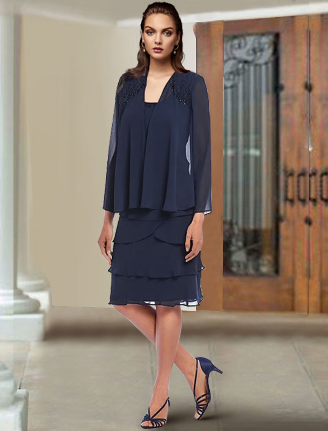 Vestido elegante de dos piezas para madre de la novia, estilo tubo/columna, escote redondo, largo hasta la rodilla, de gasa, con encaje, sin mangas, cruzado con volantes y cuentas.