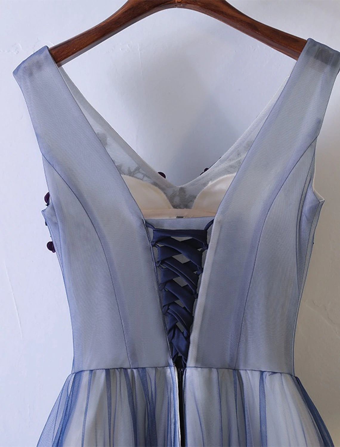 Abito da damigella d'onore a trapezio, scollo a V, senza maniche, elegante, lunghezza pavimento, in tulle con perline/applicazioni