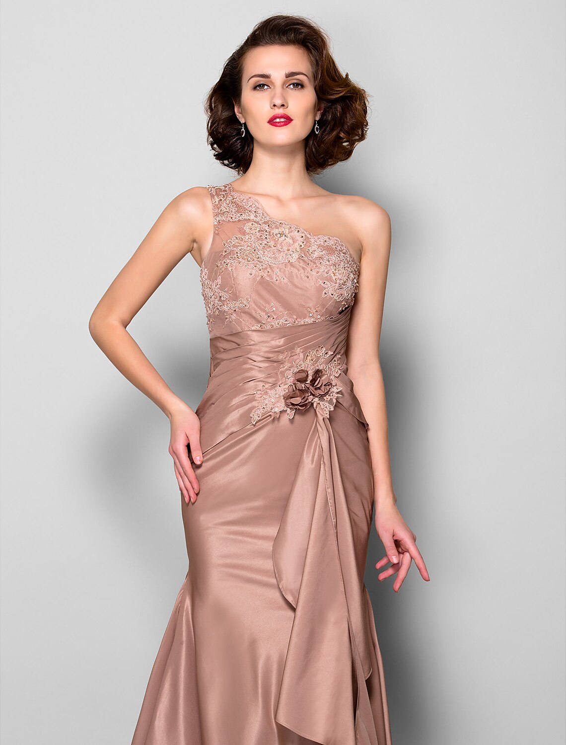 Vestido de sirena/trompeta para madre de la novia, floral, de un solo hombro, con cola larga y encaje de tafetán, sin mangas y con flores