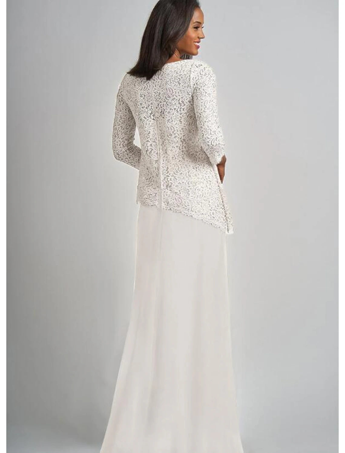 Abito da cerimonia per la madre della sposa, elegante e lussuoso, con scollo a barchetta, lunghezza al pavimento, in chiffon e pizzo, maniche a 3/4 con pizzo.