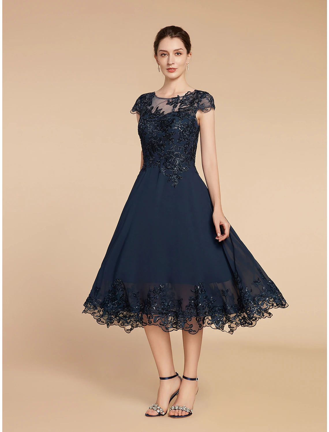Abito da cerimonia per la madre della sposa, a trapezio, elegante, stile vintage, con scollo a barchetta, lunghezza tè, in pizzo, maniche a 3/4 con applicazioni di paillettes