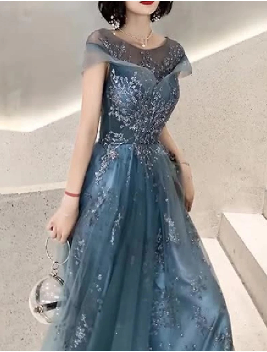 Abito da cerimonia per la madre della sposa, a trapezio, elegante, con scollo gioiello, lunghezza al pavimento, in tulle, maniche corte con applicazioni a pieghe