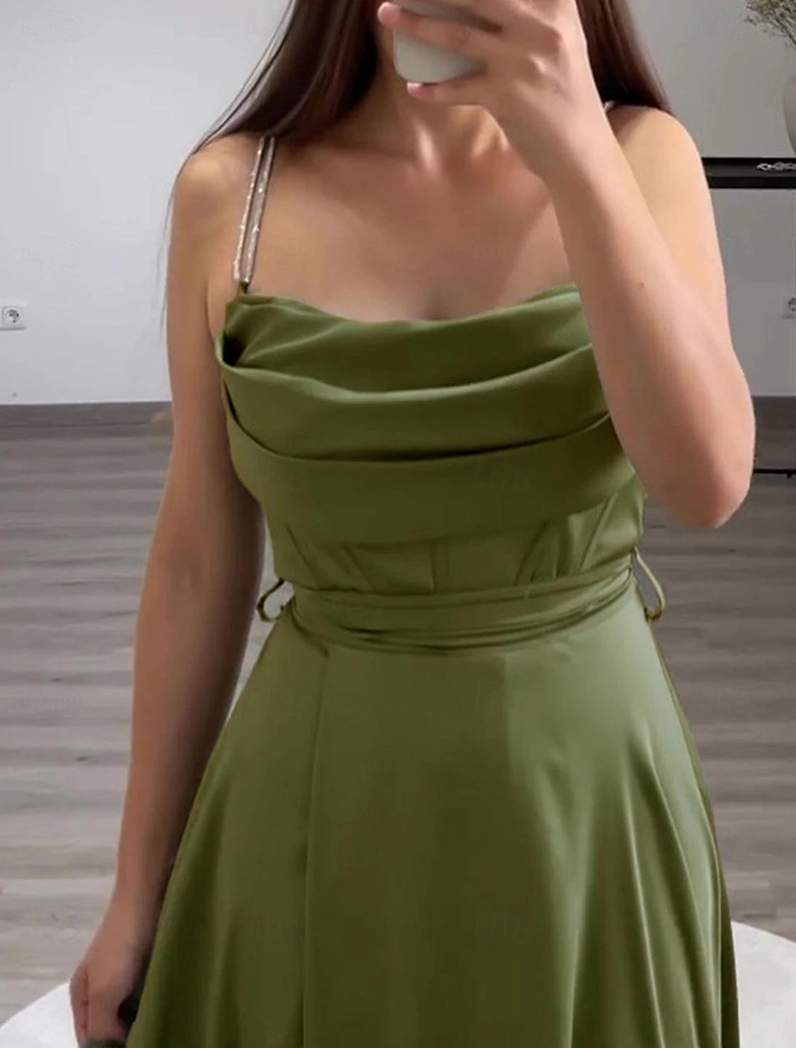 Abito da sera a trapezio, elegante, formale, lungo fino al pavimento, senza maniche, con spalline sottili, in raso italiano con arricciature