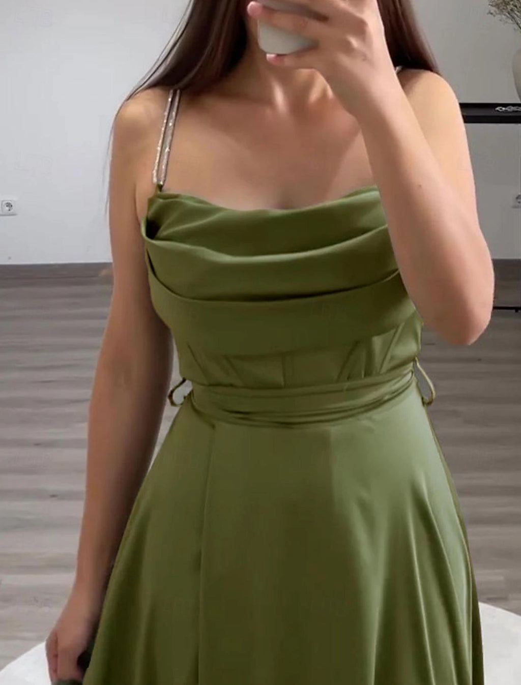 Vestido de noche elegante de corte A, formal, largo hasta el suelo, sin mangas, con tirantes finos, satén italiano con fruncido.