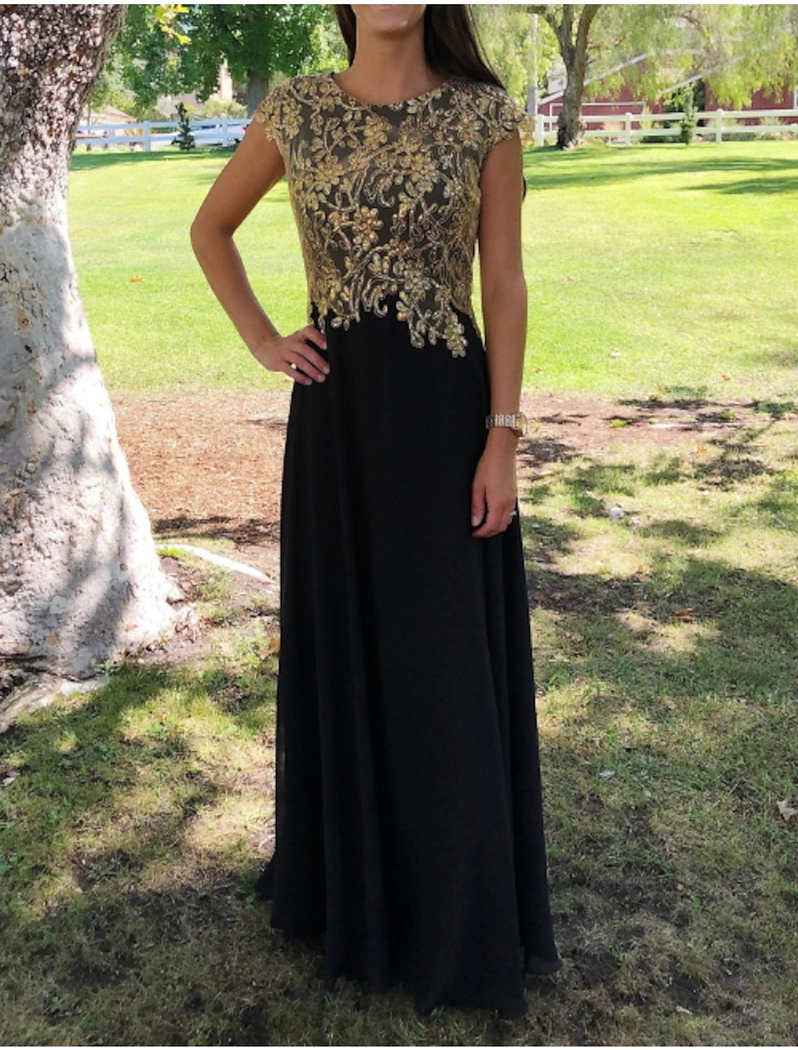 Vestido elegante para madre de la novia, de talla grande, con escote joya, largo hasta el suelo, de gasa, con encaje, manga corta y apliques fruncidos.