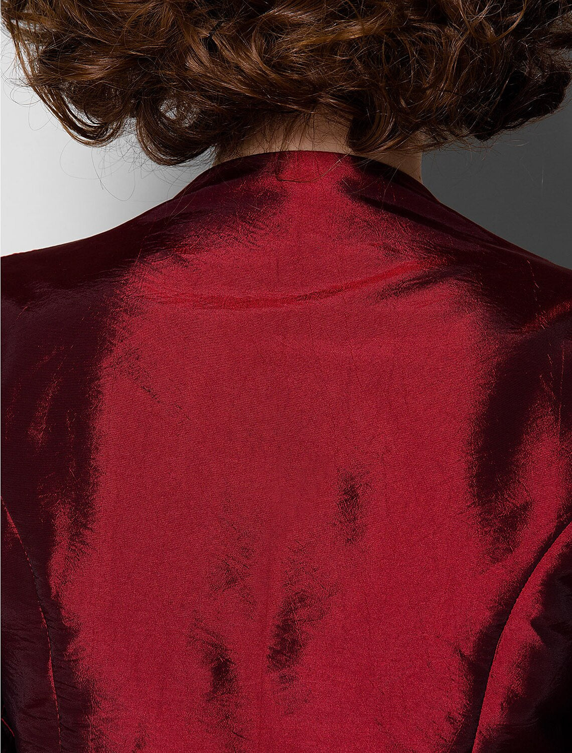 Vestido de madre de la novia con corte tubo/columna, chal incluido, escote redondo, largo hasta la rodilla, tafetán, manga 3/4 con faja/cinta de encaje