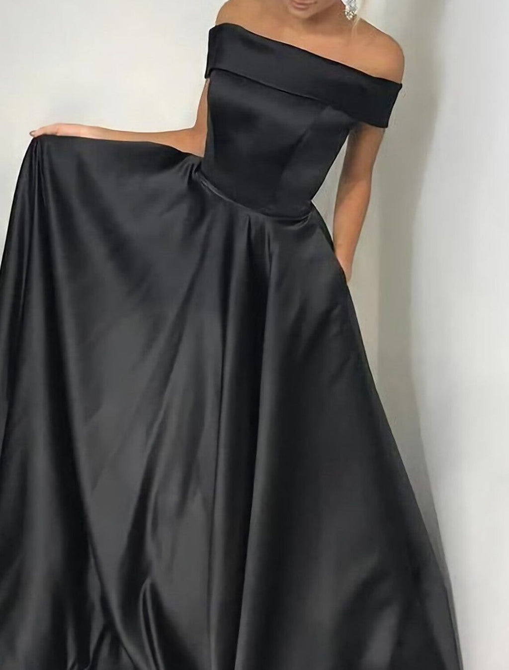 Vestido de noche elegante de corte A, color negro, talla grande, para fiesta, cóctel, cola, sin mangas, hombros descubiertos, bolsillo, satén con pliegues