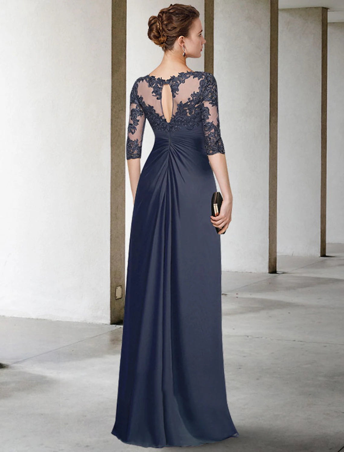Abito da madre della sposa a tubino/colonna, elegante, taglie forti, con scollo a V, lunghezza al pavimento, in chiffon, pizzo, mezza manica con applicazioni arricciate