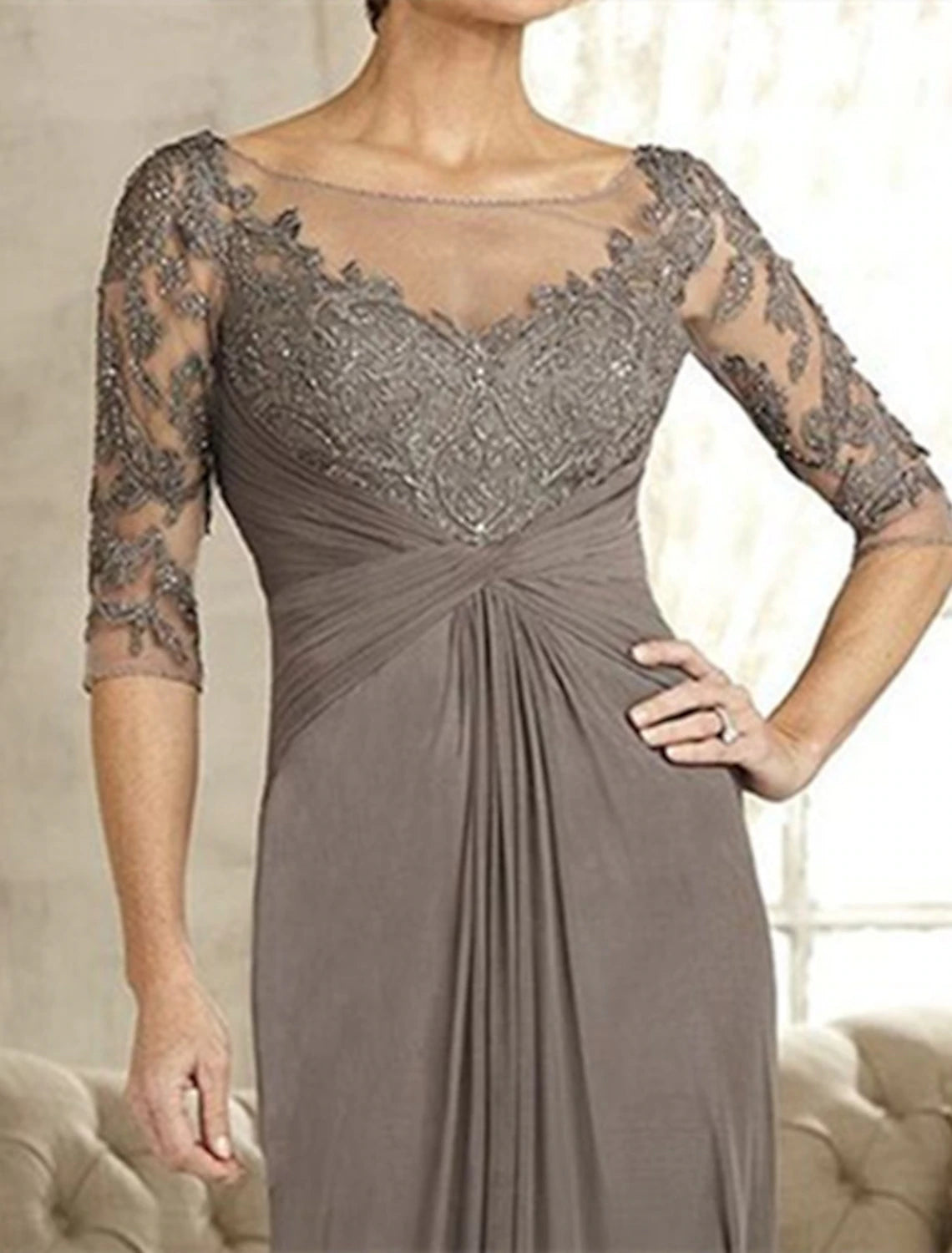 Abito da cerimonia per la madre della sposa, a trapezio, elegante, semplice, con scollo a gioiello, lunghezza al pavimento, in chiffon e pizzo, maniche a 3/4 con applicazioni di cristalli