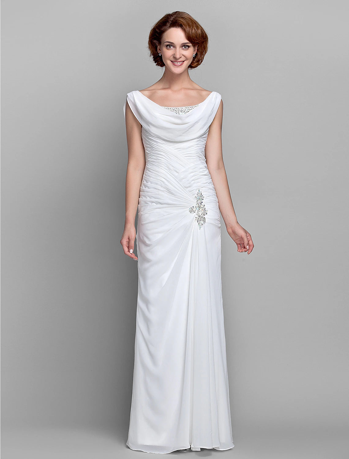 Vestido de madre de la novia con corte tubo/columna, para invitadas de boda de otoño, de inspiración vintage, cuello vuelto, largo hasta el suelo, de gasa, sin mangas, con botones y cristales entrecruzados.