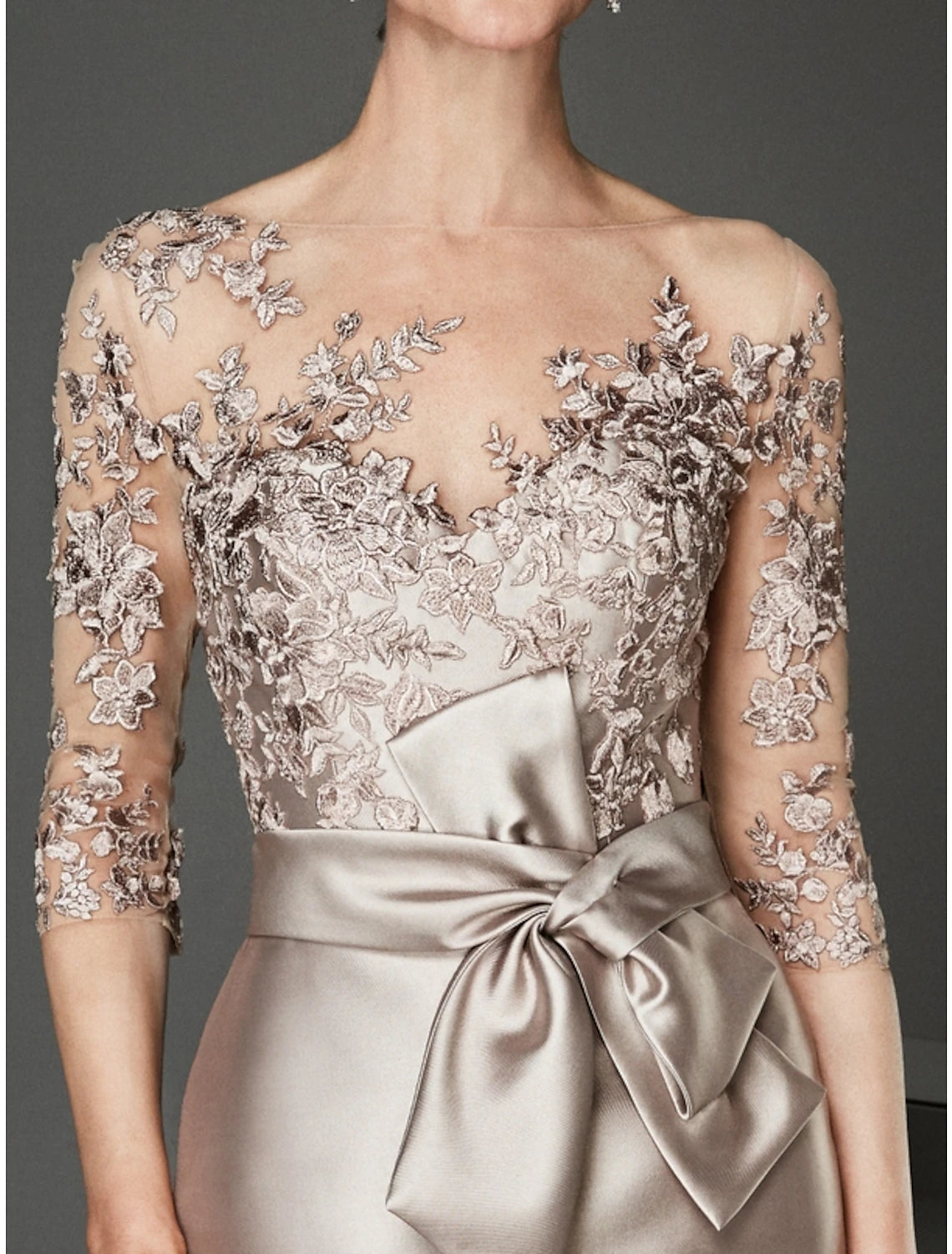 Vestido de Madre de la Novia con Corte Vaina/Columna para Invitadas de Boda Elegante Talla Grande Transparente Escote Barco Largo a la Rodilla Satén Tul Media Manga con Volantes con Cuentas