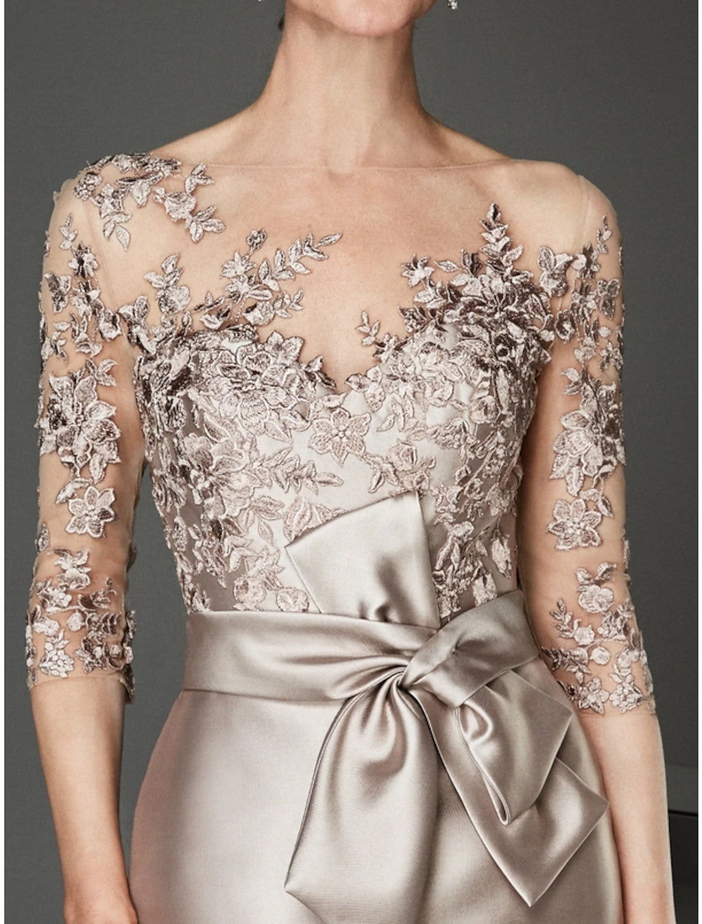 Abito da cerimonia per la madre della sposa, a tubino, elegante, in tulle satinato, con scollo a barchetta, lunghezza al ginocchio, con maniche a mezza manica e volant in perline