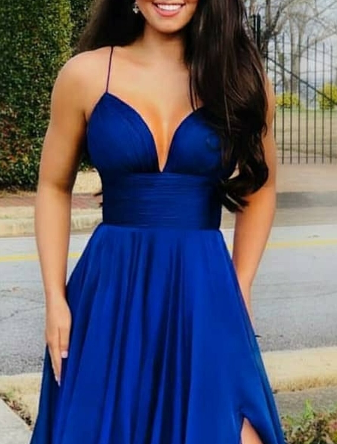 Abito da sera formale da ballo, sexy, a trapezio, con spalline sottili, senza maniche, in chiffon con strascico a ruota e spacco alto