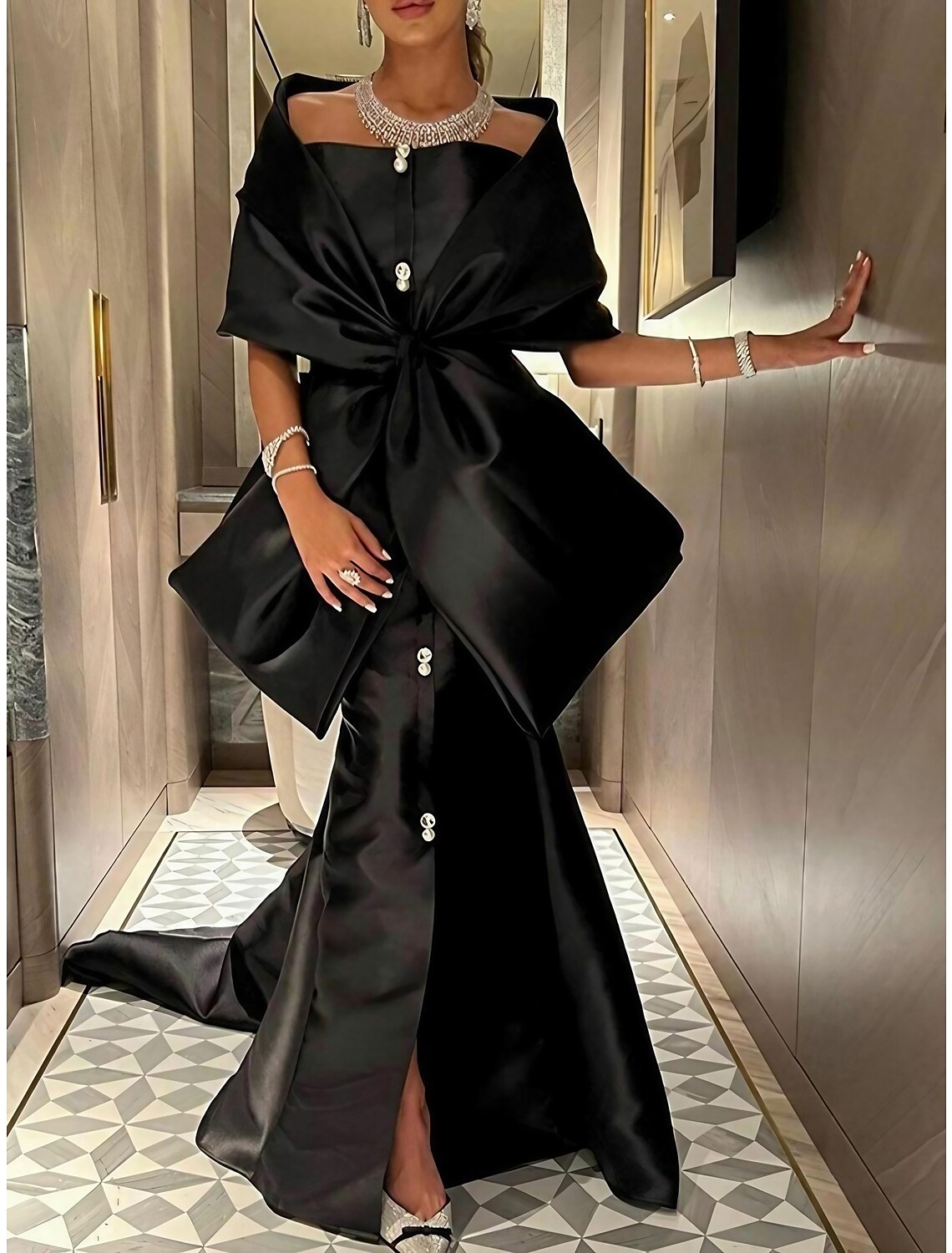 Vestido de noche elegante de sirena/trompeta, vestido formal de corte, cola, media manga, hombros descubiertos, satén con lazo(s) y abertura
