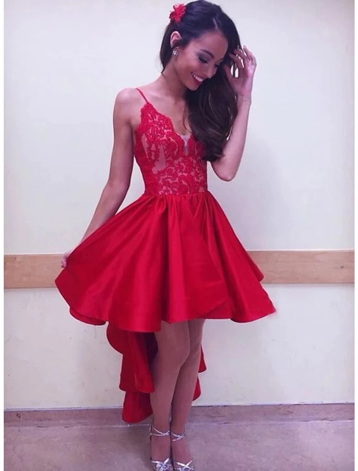 Vestidos de fiesta de graduación de corte A, vestido de fiesta de bienvenida, asimétrico, sin mangas, cuello en V, satén con pliegues