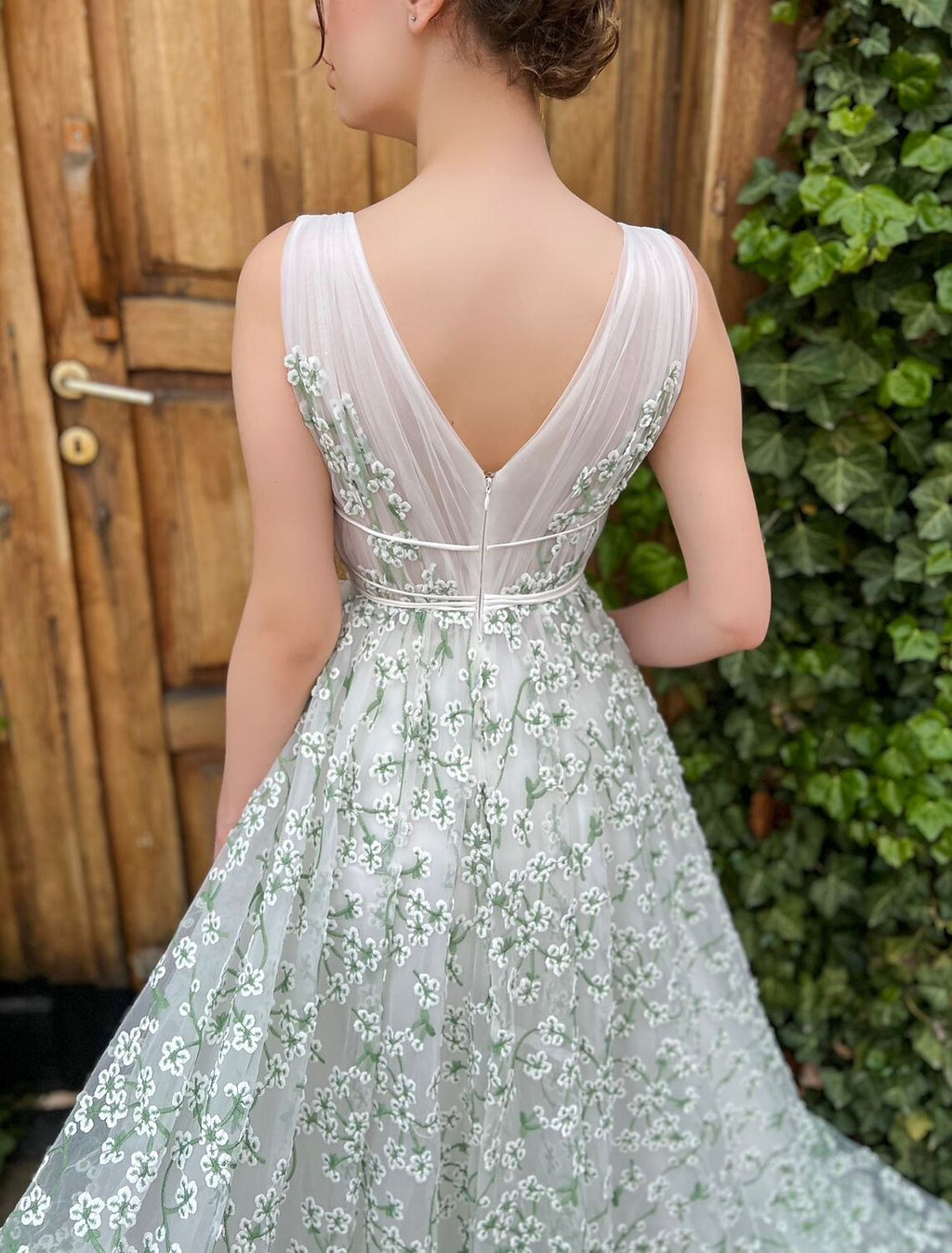 Vestido de noche de corte A, floral, para boda, con cola larga y escote en V, sin mangas, de tul con tiras