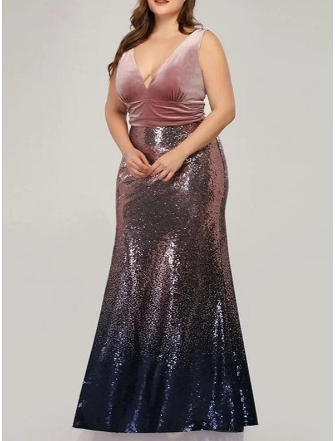 Vestido de noche de sirena/trompeta con brillo y destellos, vestido formal para invitadas de boda, largo hasta el suelo, sin mangas, cuello en V, lentejuelas y pliegues brillantes.
