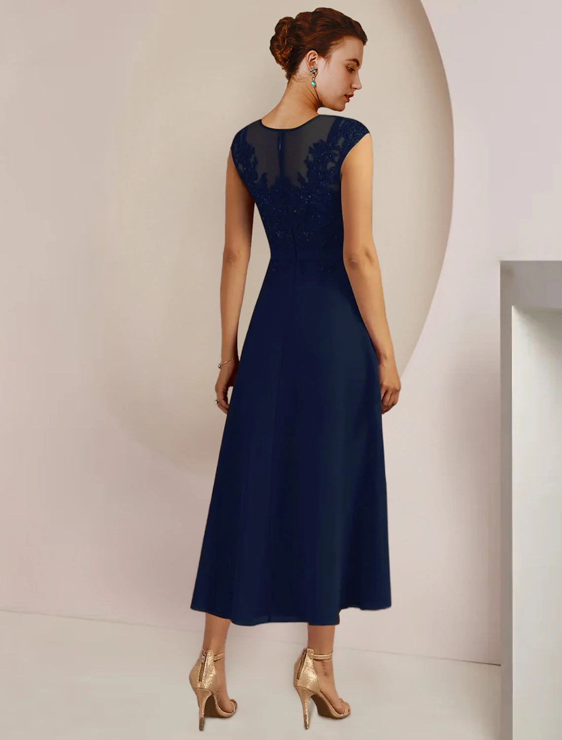 Vestido de dos piezas de corte A para madre de la novia, elegante, para invitada de boda, escote redondo, largo hasta la rodilla, de gasa, con encaje, mangas 3/4, chaqueta, con apliques de faja o cinta.