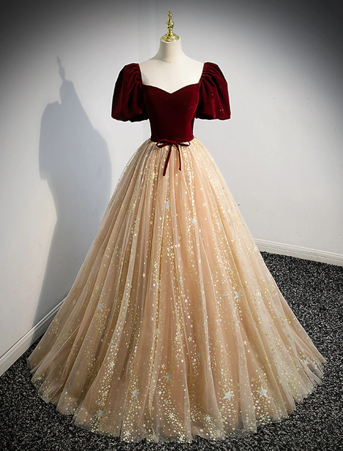 Vestidos de fiesta de corte A, vestido de princesa, vestido de fiesta de compromiso, largo hasta el suelo, manga corta, escote corazón, tul con lazo(s) y lentejuelas