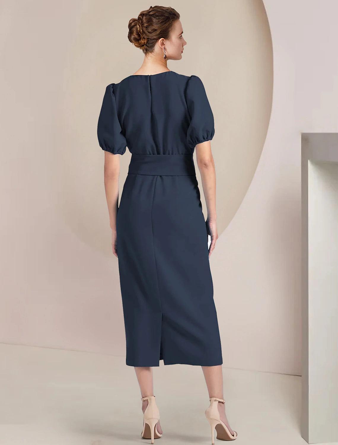 Vestido de madre de la novia con corte tubo/columna, elegante, escote redondo, largo hasta la rodilla, de gasa, manga corta, con faja/cinta.