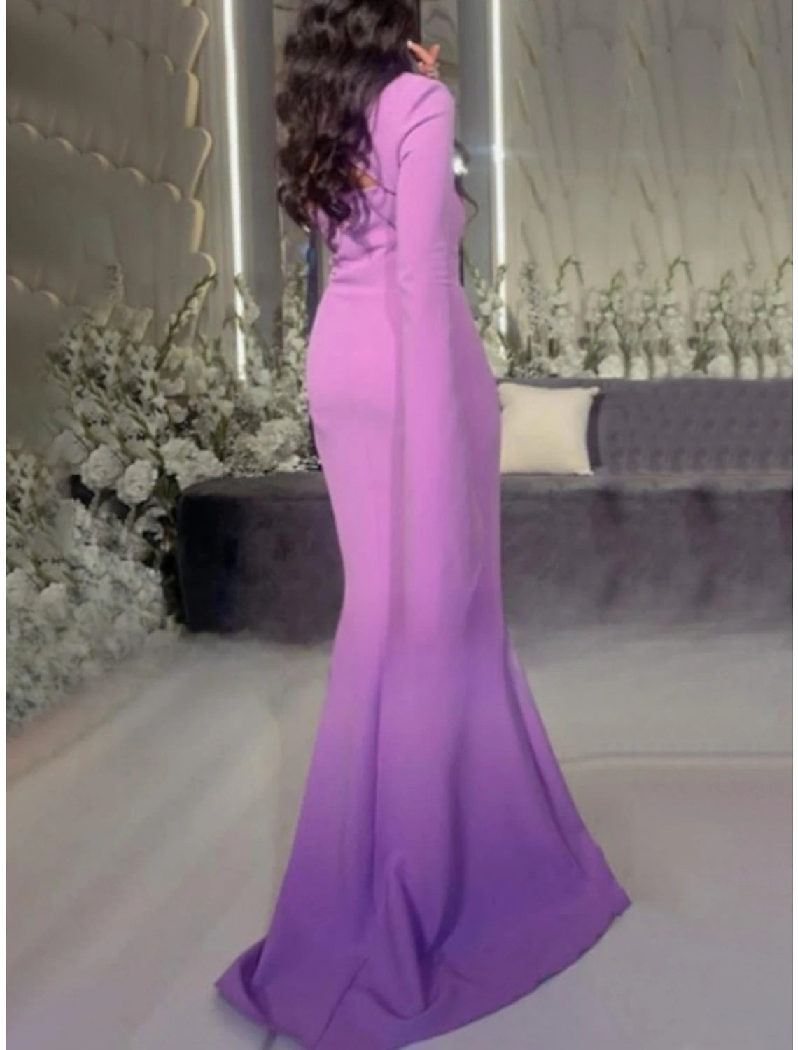 Vestido de noche elegante con corte en forma de columna, corte formal, cola larga, cuello halter, tela con pliegues, 2025