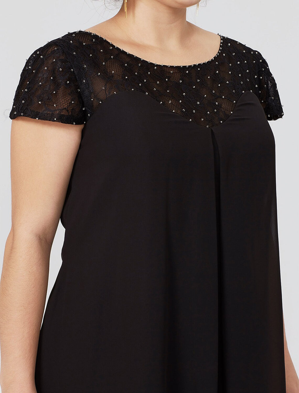 Vestido de madre de la novia con corte tubo/columna, formal, negro, talla grande, transparente, cuello joya, largo hasta la rodilla, gasa, encaje, manga corta, sin pliegues, con inserción de encaje y abalorios