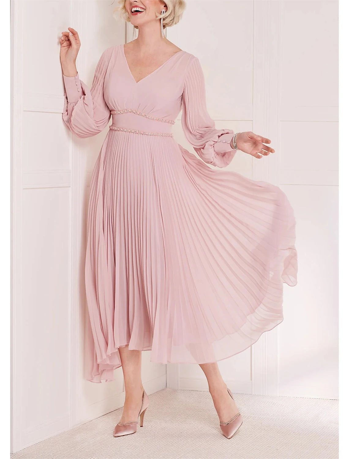 Abito da cerimonia per la madre della sposa a trapezio, in stile Kentucky Derby, elegante, con scollo a V, lunghezza tè, in chiffon, maniche lunghe, con cristalli, arricciature, tinta unita