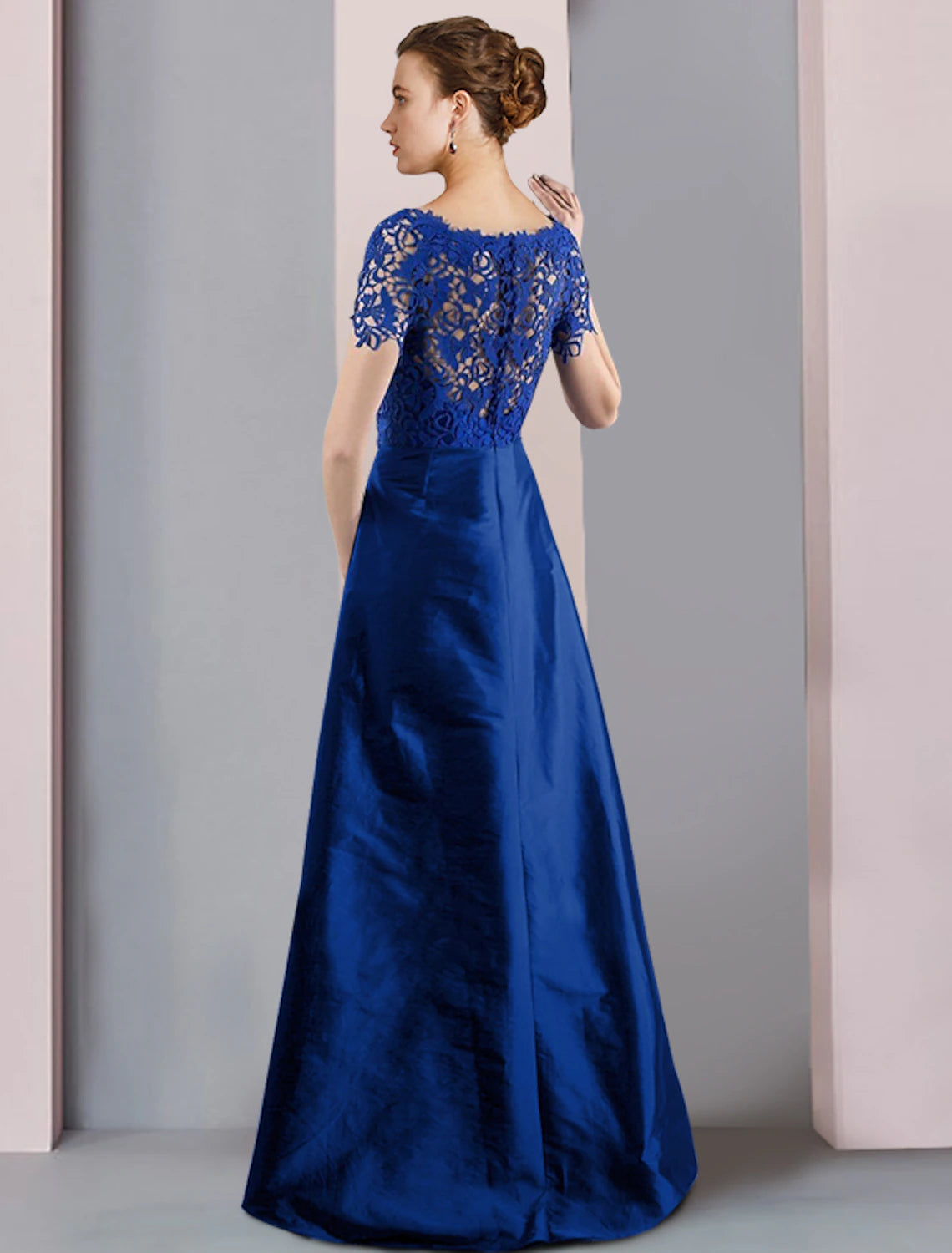 Vestido de madre de la novia de dos piezas, estilo tubo/columna, formal, para iglesia, elegante, desmontable, escote redondo, largo hasta la rodilla, encaje, tafetán, manga corta con lazo(s), broche de cristal