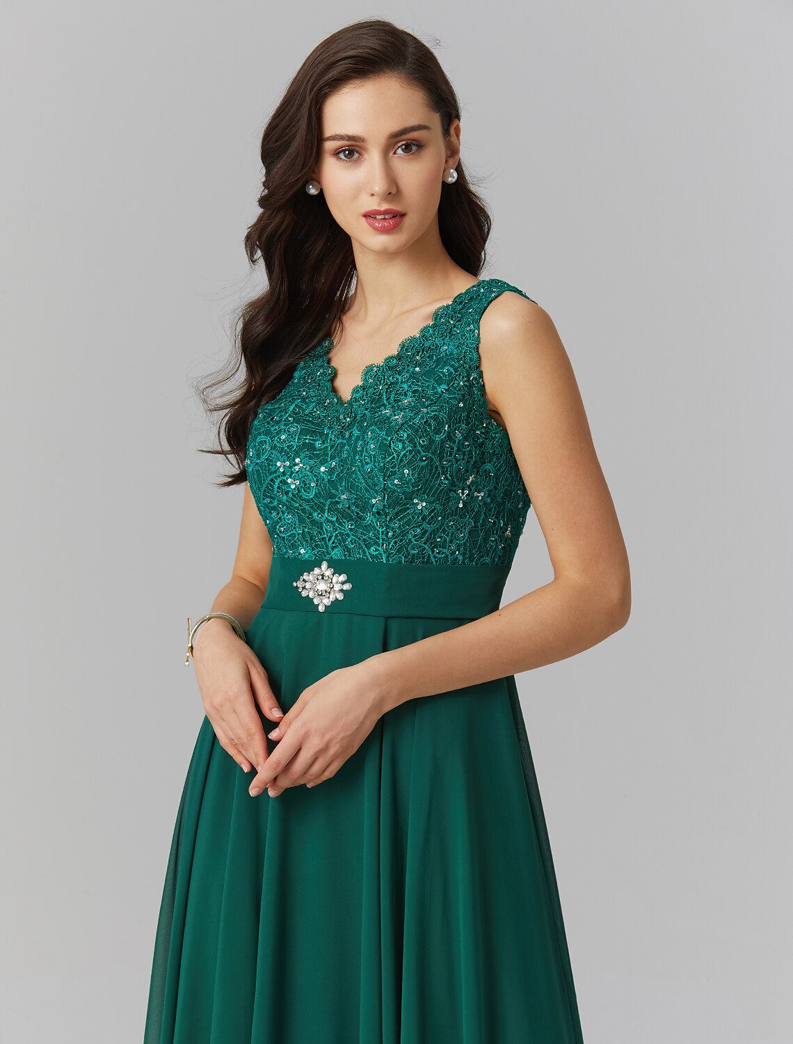 Abito elegante a trapezio, da cerimonia, da sera, lungo, senza maniche, scollo a V, in chiffon, con fascia/nastro e perline